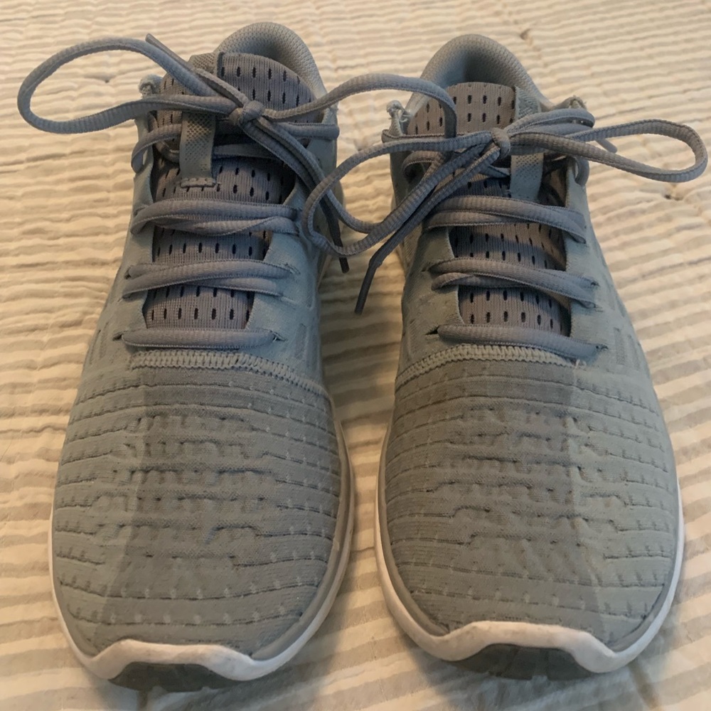 Under armor tennis shoes